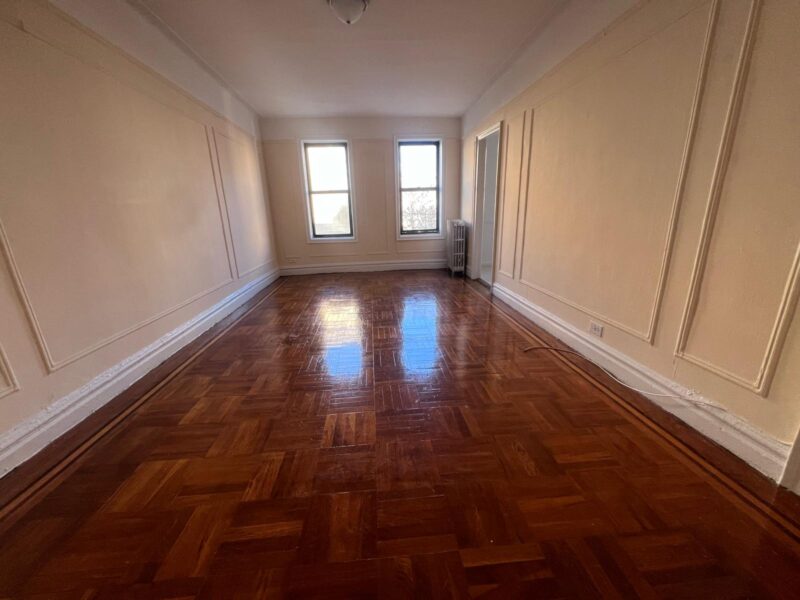 2084 Bronx Park East