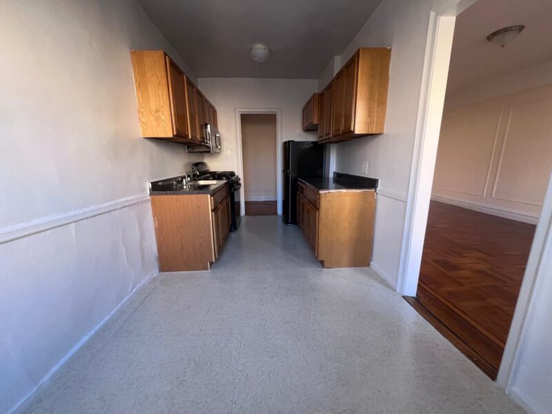 2084 Bronx Park East