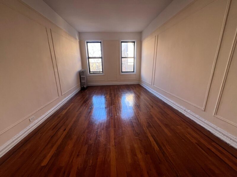 2084 Bronx Park East