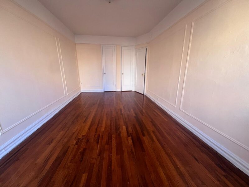 2084 Bronx Park East